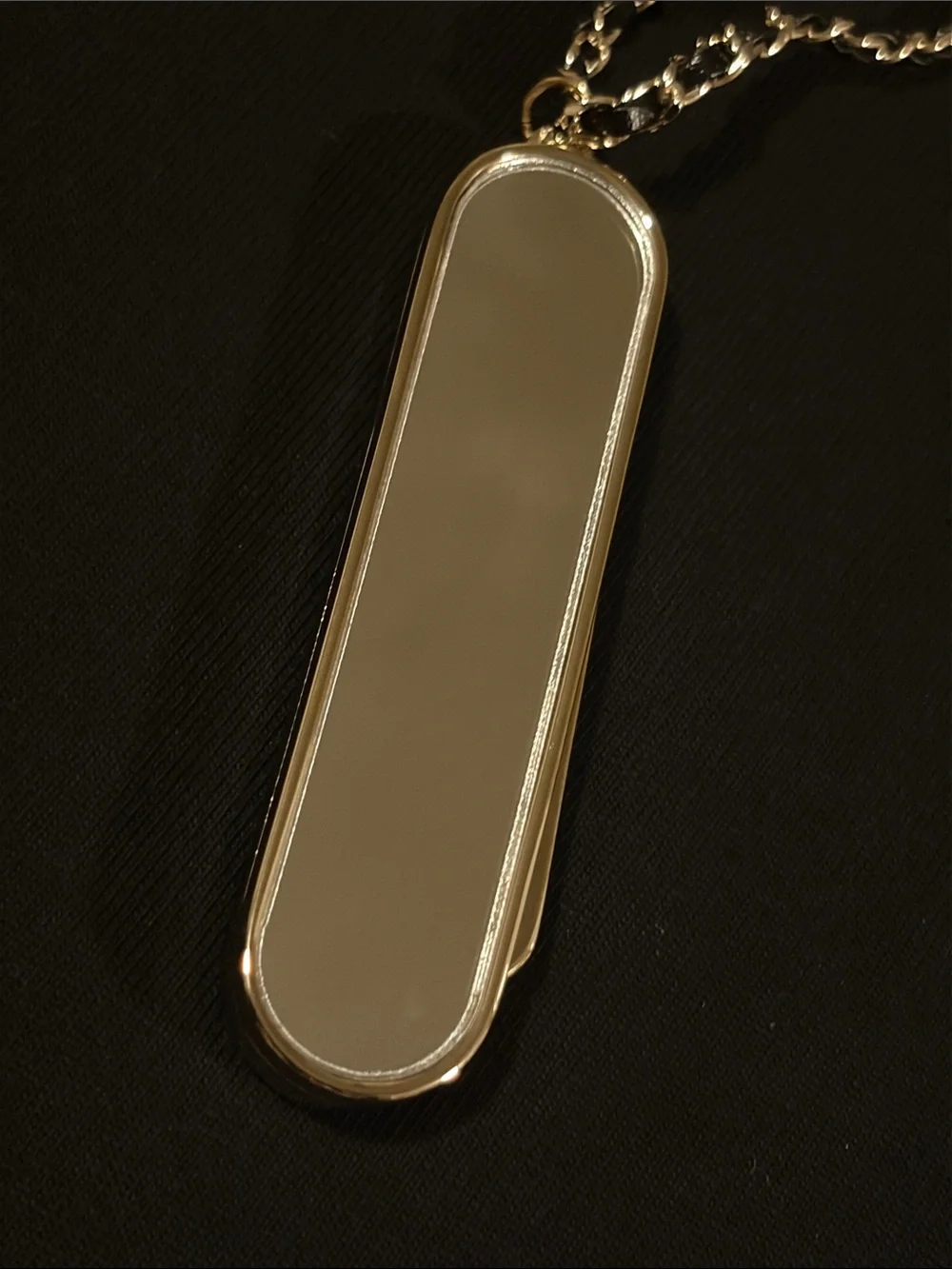 🪮 Chanel Beauty 🪞 compact Hair Comb / Mirror Pendant 🖤 Chain Necklace ⛓️